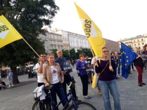Kolejny protest w sprawie wolnych mediów w Krakowie z udziałem Polski 2050