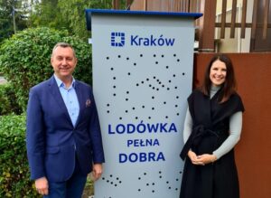 Lodówki pełne dobra – stanęły w Krakowie dzięki inicjatywie Polski 2050