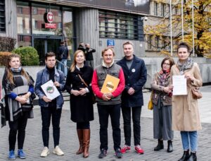 Stop wycince 264 drzew w środku Lasu Kabackiego!