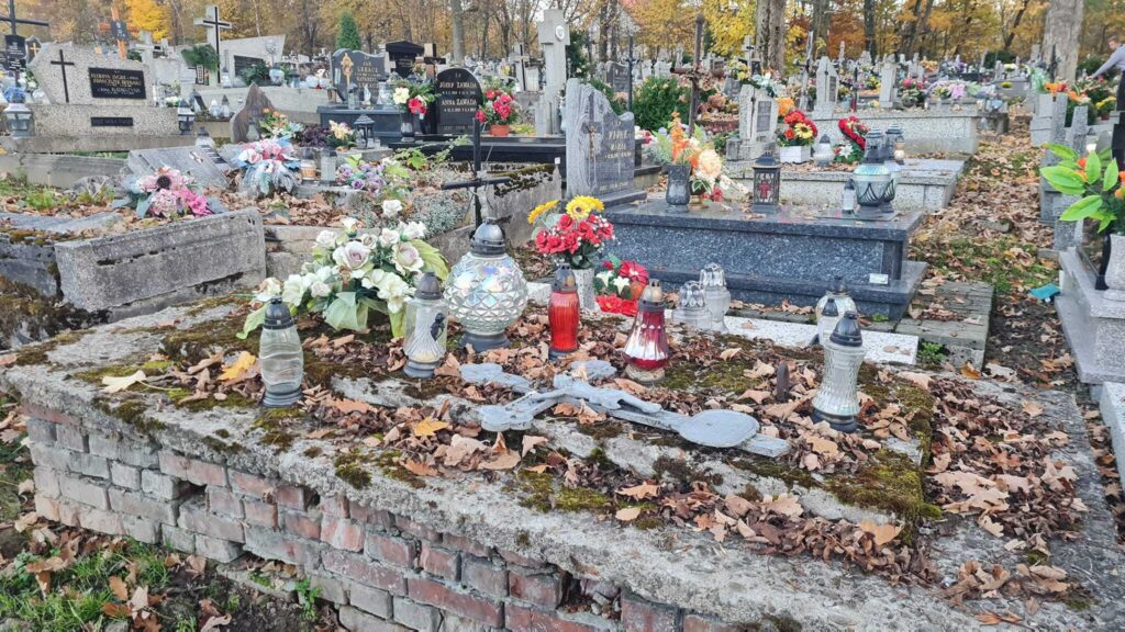 Posprzątane miejsca pamięci oraz zapomniane groby na Śląsku