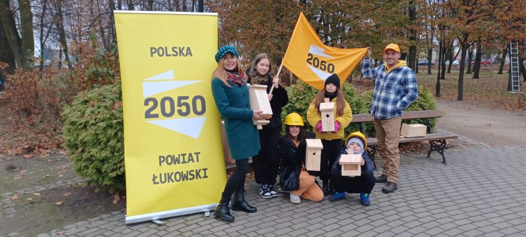 NIE BĄDŹ DZIĘCIOŁ – POMAGAMY PTAKOM PRZETRWAĆ ZIMĘ
